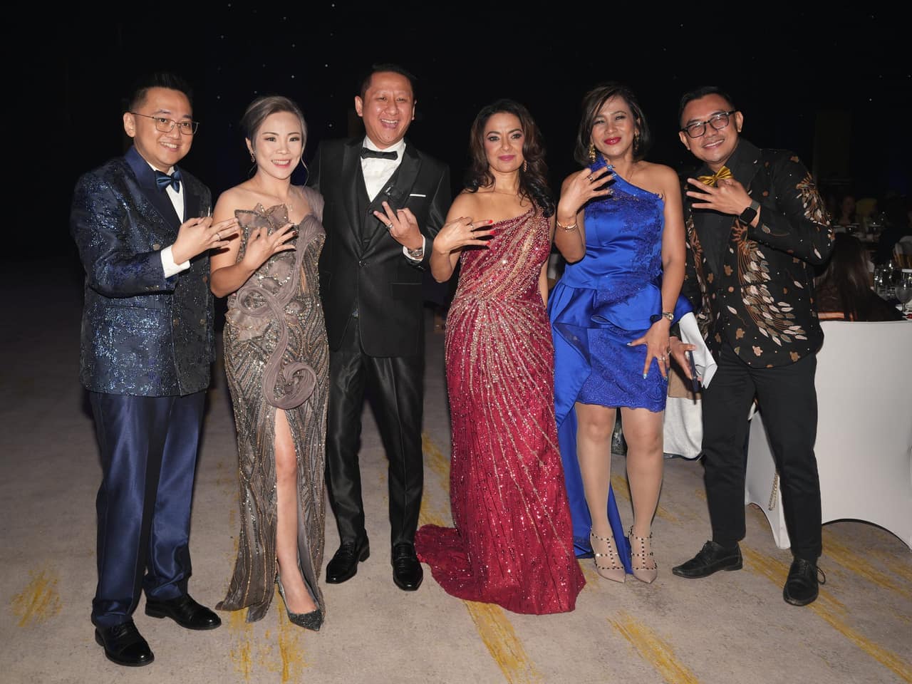 Anggota jaringan agency EVOLUTION dalam acara malam gala
